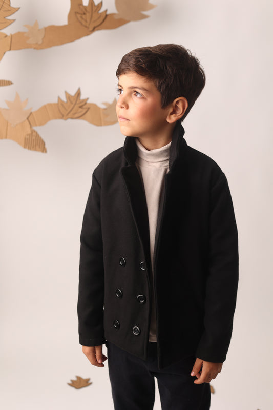 Abrigo negro tipo pea coat