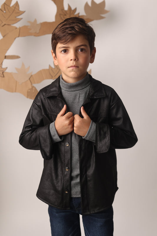 Camisa tipo jacket en cuero sintético negro