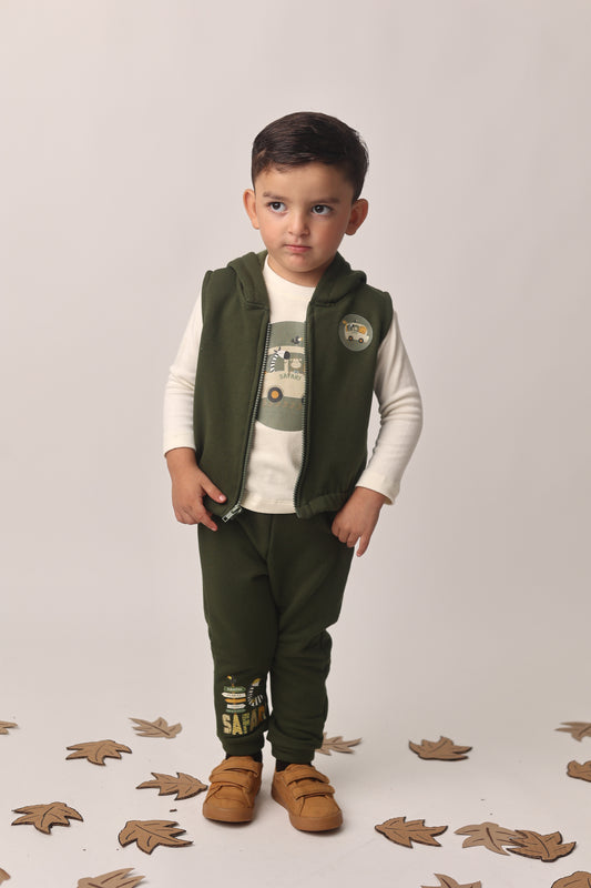 Conjunto safari verde de tres piezas para niño